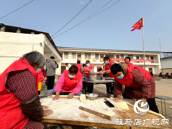 平舆县在西洋店吴湾村新时代文明实践站举办“我们的节日·冬至”敬老饺子宴文明实践活动