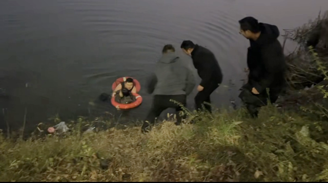 新蔡四教师东湖英勇救人 清晨上演“生死时速”