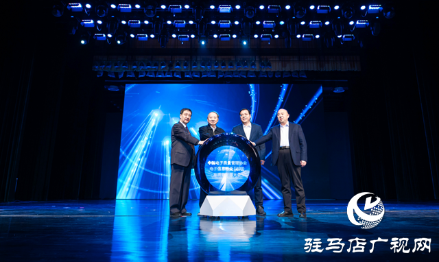 院士专家把脉 现场签约近20亿 300余家企业汇聚电子信息行业（泌阳）高质量发展大会今日召开