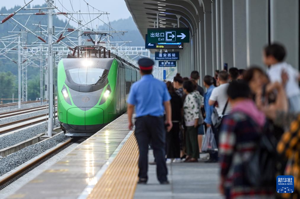 再上新台阶!中国高铁运营里程突破5万公里