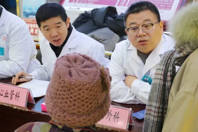 “聚焦织网 同质发展”驻马店市中心医院专家团走进平舆县中医院