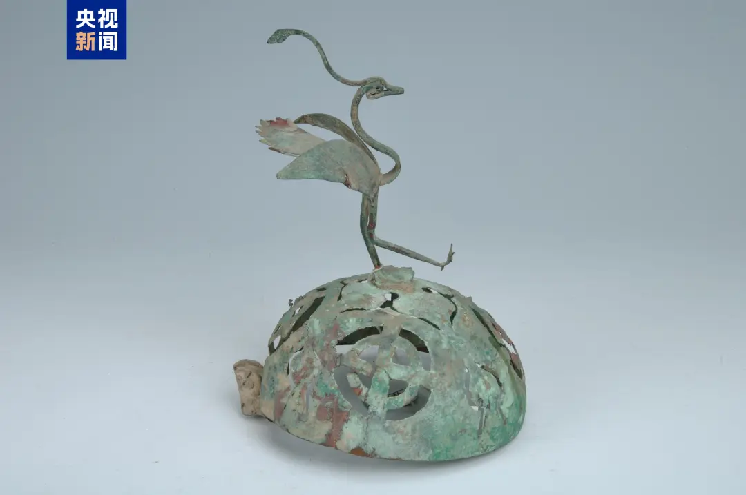 文博日历丨如何用青铜做出轻盈感？古人用几根线说明白了