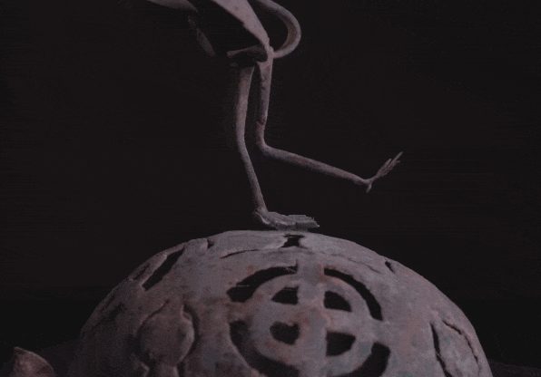 文博日历丨如何用青铜做出轻盈感？古人用几根线说明白了