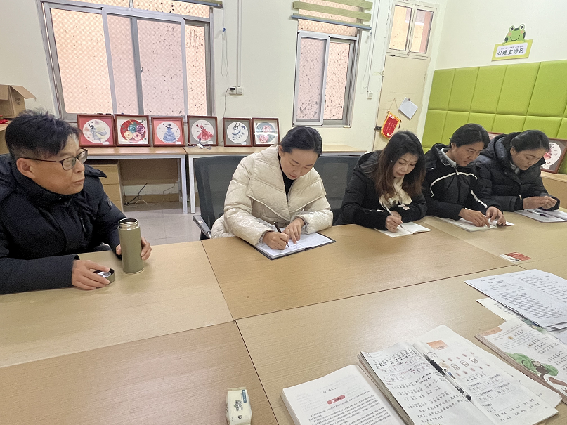  确山县第二小学召开体音美与心理健康教育融合专题研讨会