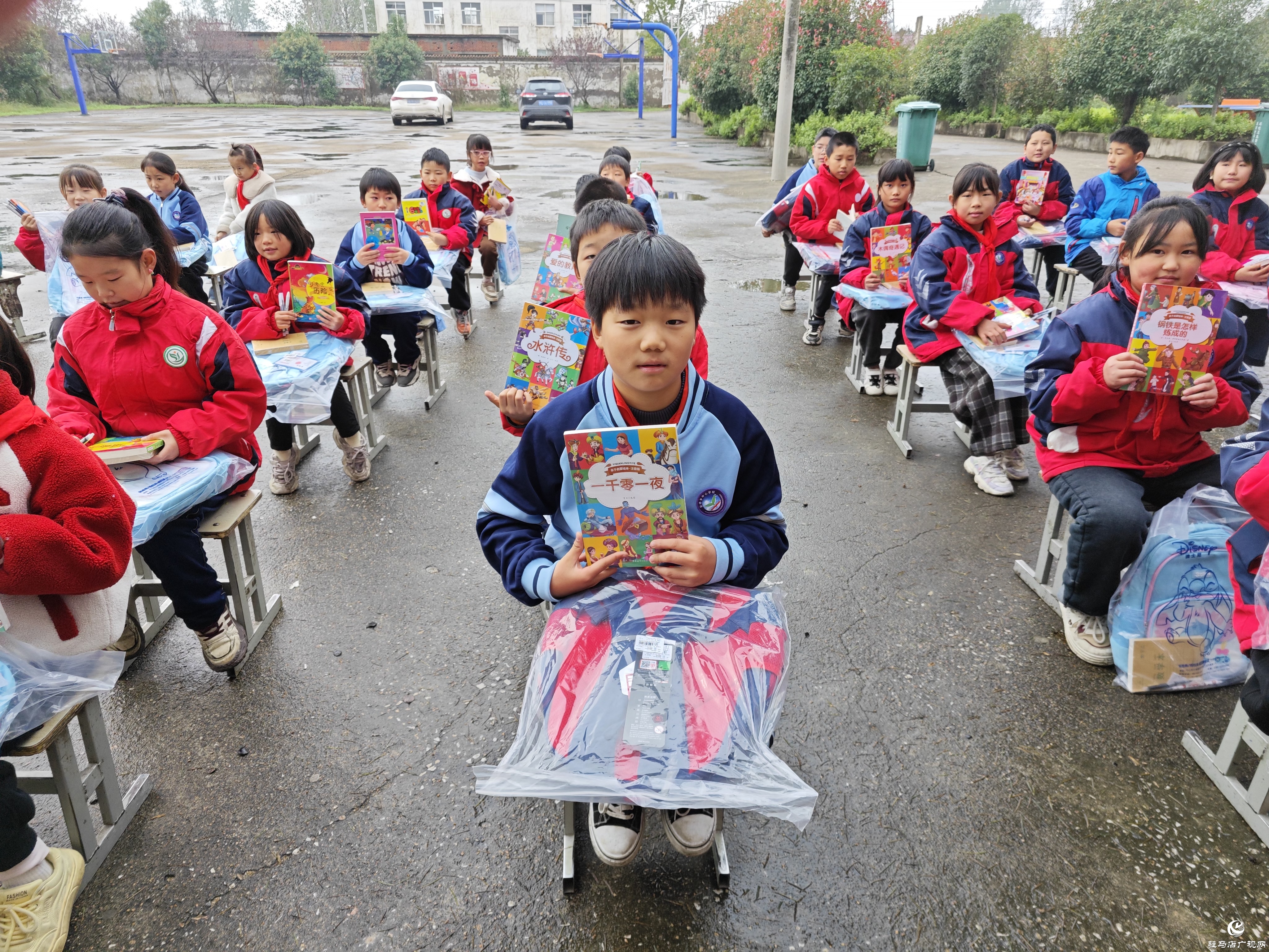 正阳县：寒冬关怀暖童心