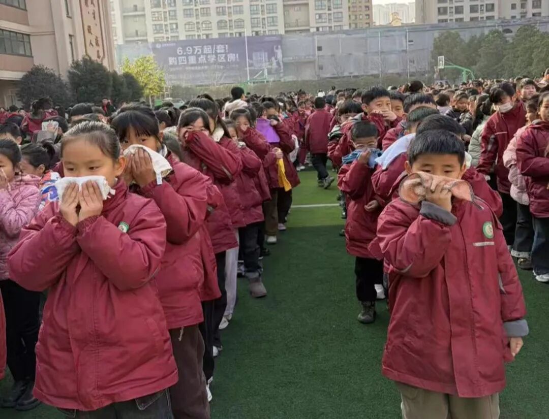 驻马店市第三十三小学开展消防安全演练活动