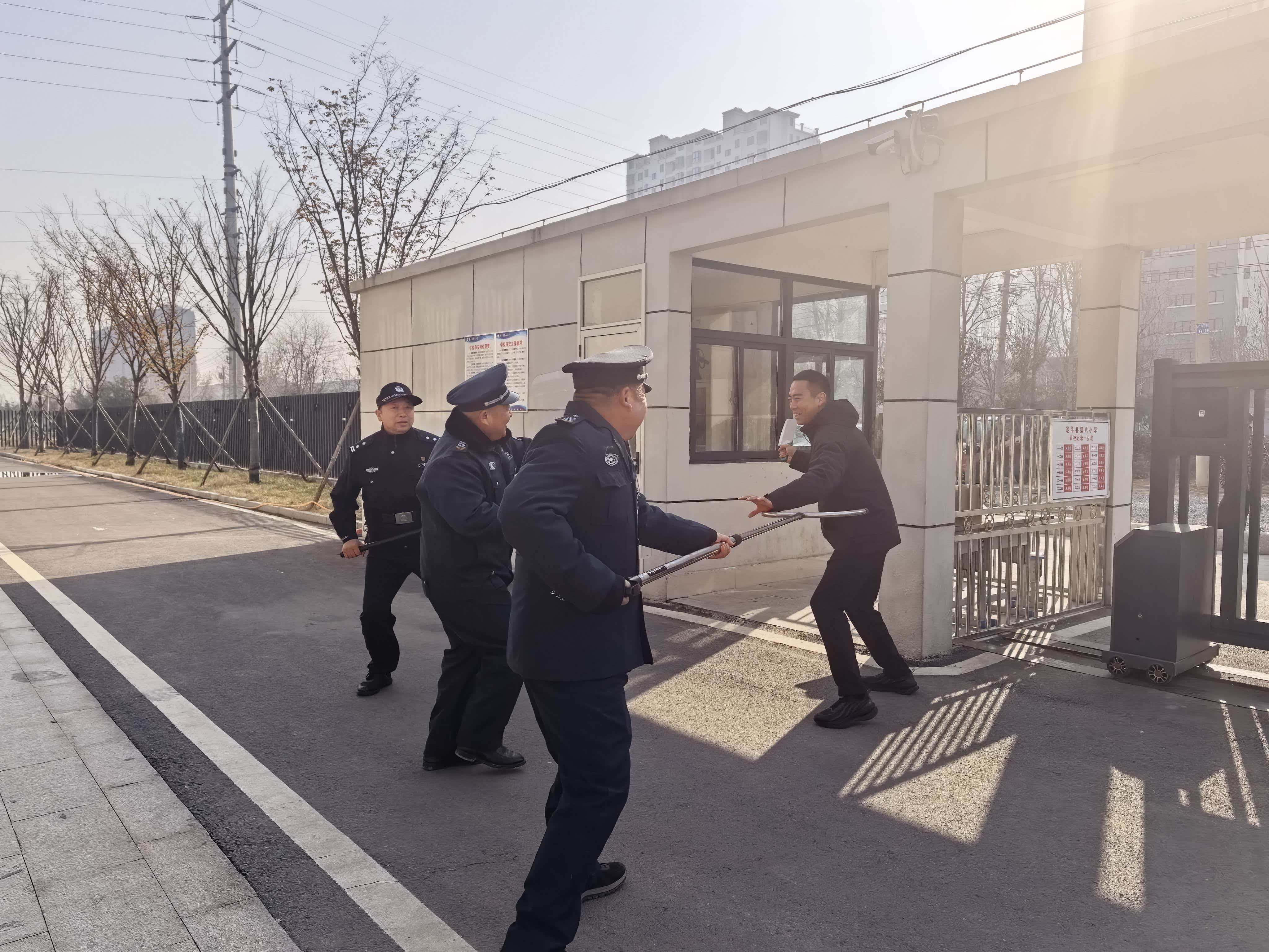 遂平公安：反恐演练进校园 警校联动护平安