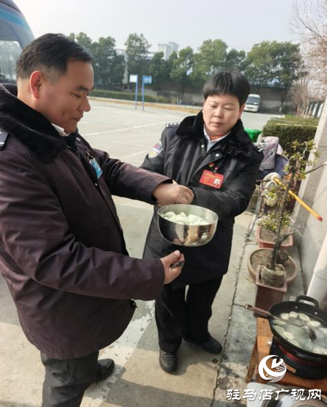 暖冬饺子香 情系公交人