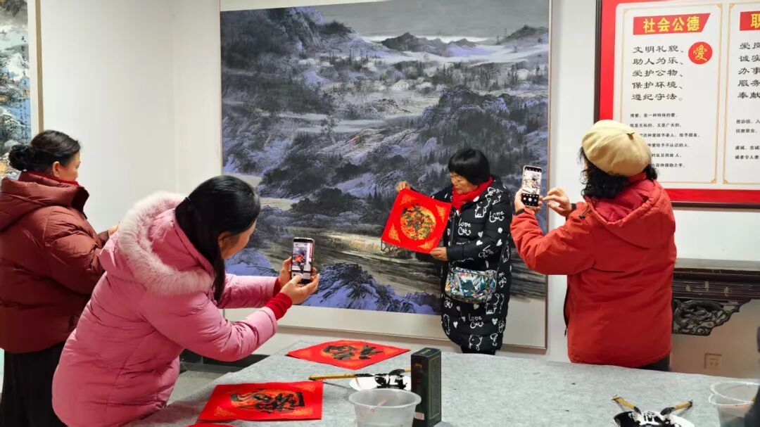 【展讯】今日开展！ “笔启新程・纸绘华年”2026年驻马店市迎元旦书画作品展邀您参观！