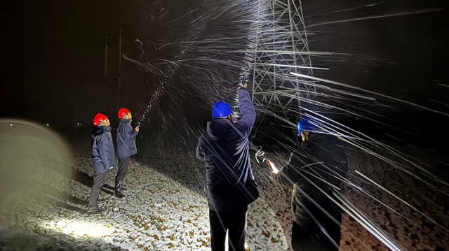 国网泌阳县供电公司：顶风“浴”雪 守护光明