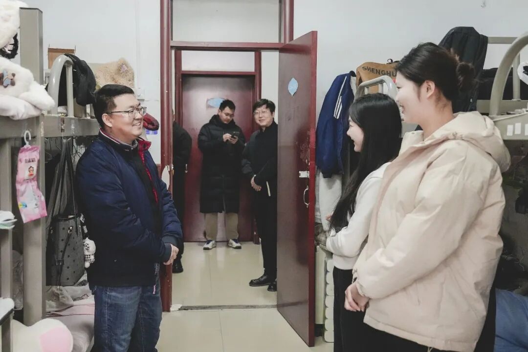  新年伊始 暖意融融——驻马店幼儿师范高等专科学校开展校园安全专项检查暨留校学生慰问活动