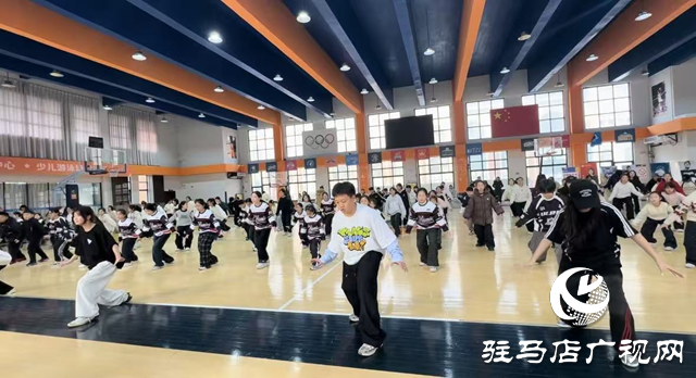 北京舞蹈名师赴驻马店开展爵士舞公益培训 助力地方艺术教育发展