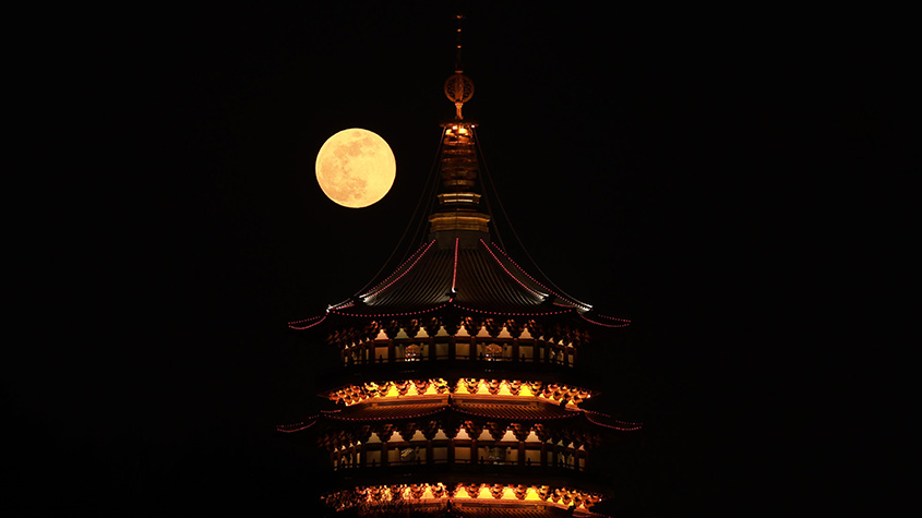 2026年首个“超级月亮”现身苍穹