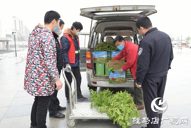 【天中光荣榜】闵建功:43年义务服务“点亮”一座城