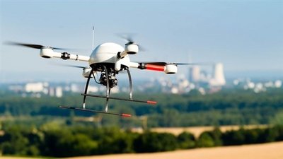 无人机“无证驾驶”酿损毁，谁来担责？