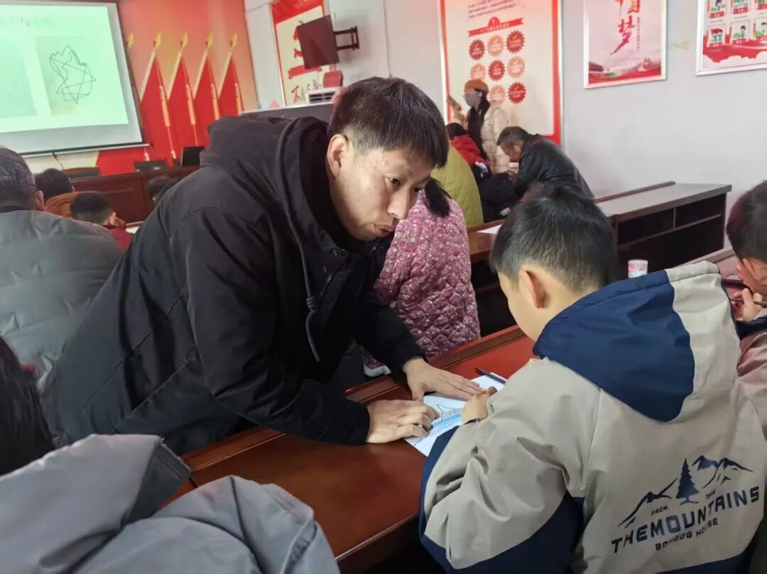 “玩”转艺术之趣 “美”育童年之心