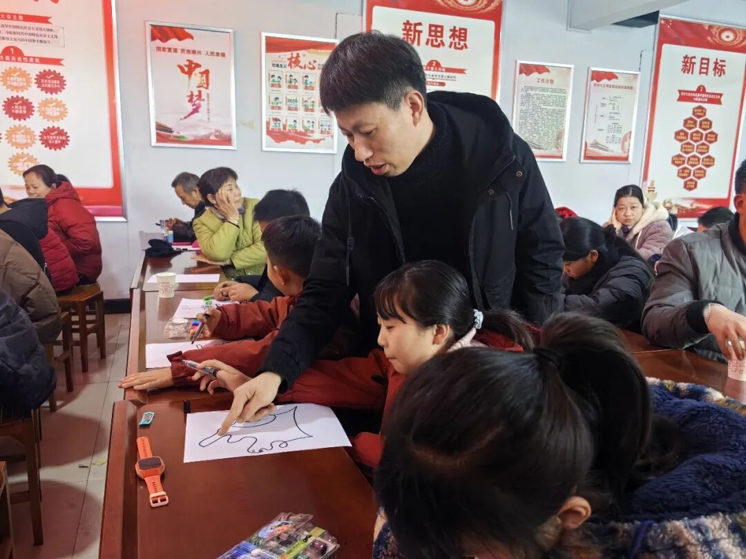 “玩”转艺术之趣 “美”育童年之心