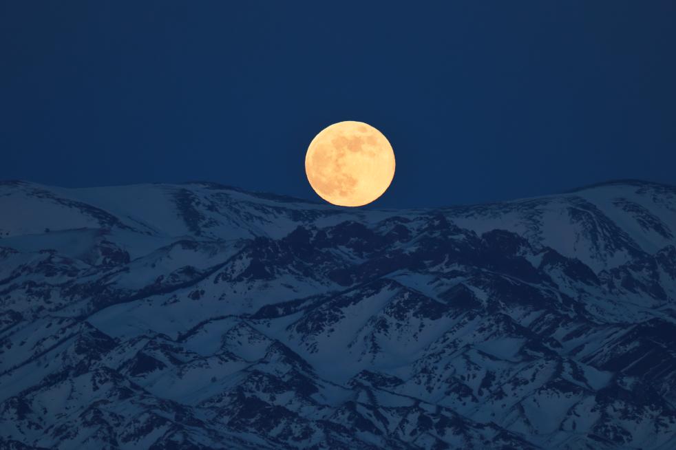 2026&ldquo;星空剧场&rdquo;拉开帷幕：超级月亮与流星雨共绘新年&ldquo;浪漫&rdquo;夜