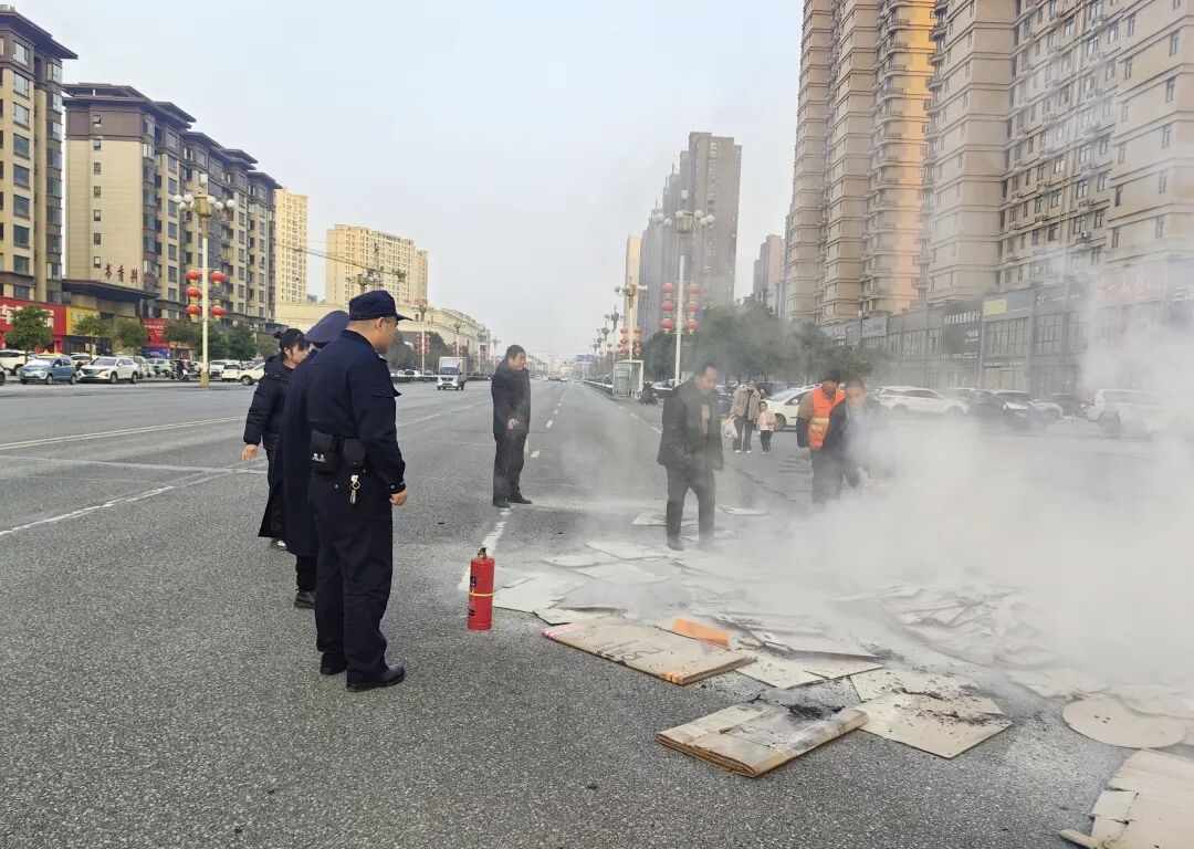 确山公安：紧急灭火除险情 危难时刻显身手