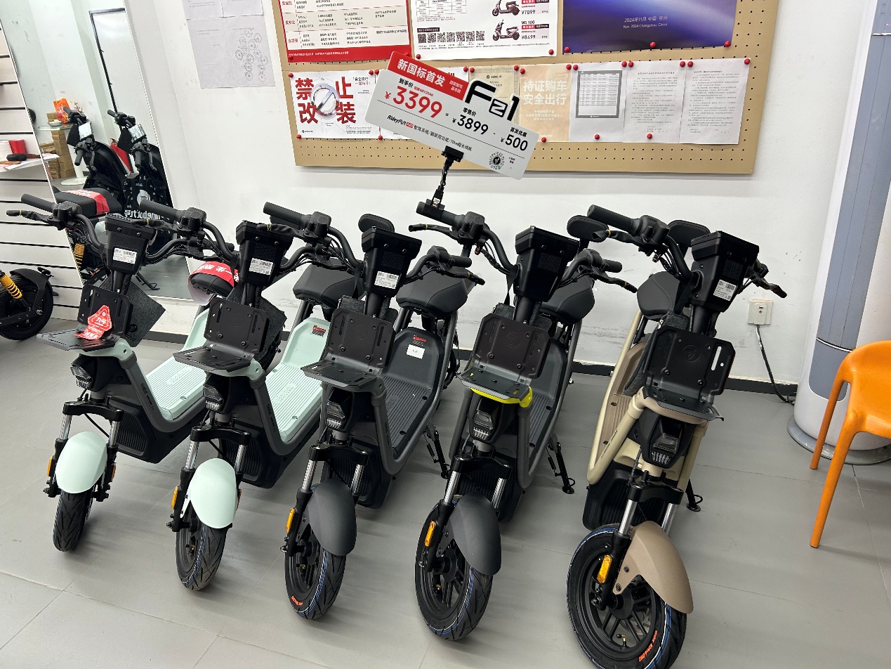 门店新国标电动自行车扎堆，消费者为何仍观望？