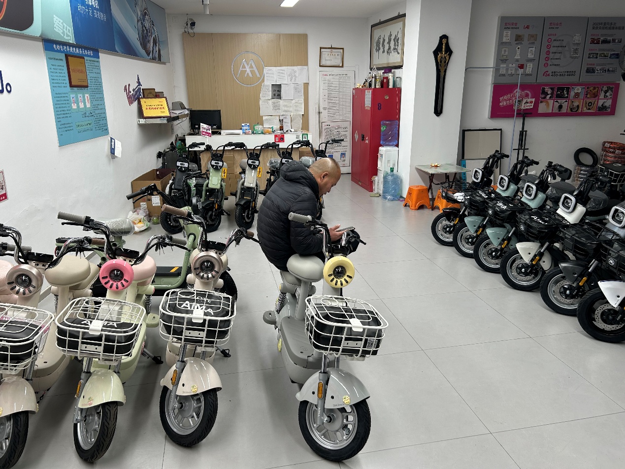 门店新国标电动自行车扎堆，消费者为何仍观望？