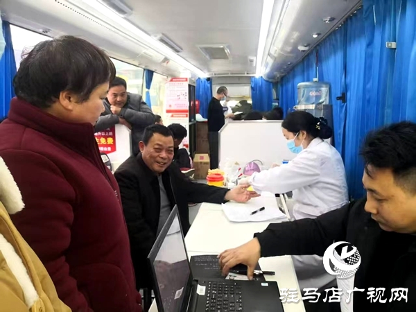 平舆县万金店镇：无偿献血显担当 点滴热血汇暖流