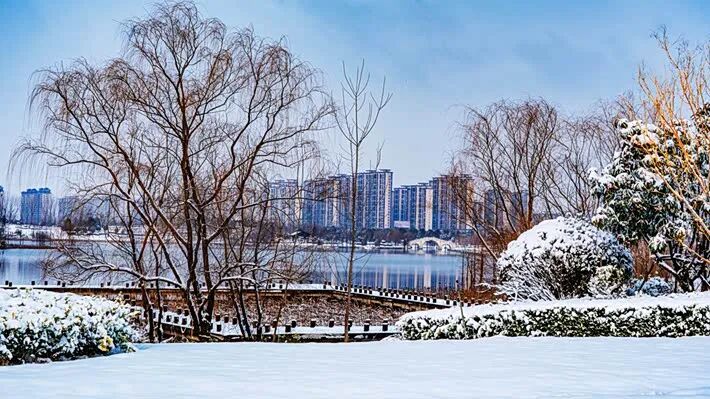 雪落玉湖 如诗如画