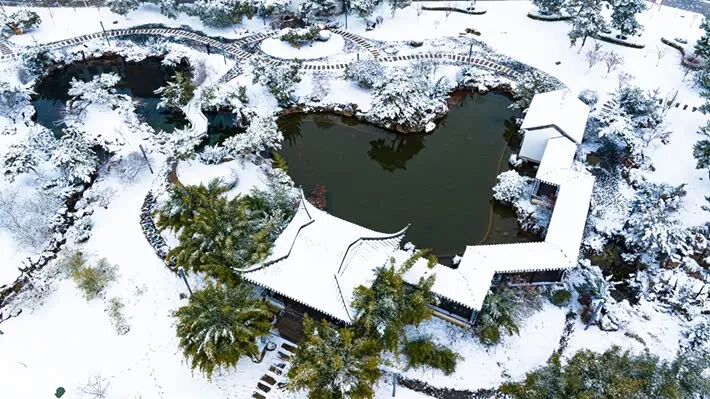 雪落玉湖 如诗如画