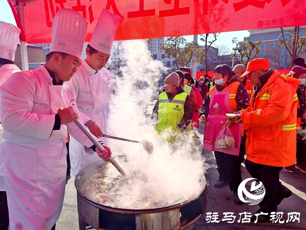 情暖环卫工 爱心伴同行——平舆县中等职业学校公益活动温暖全城