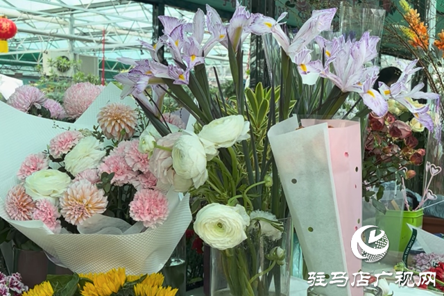 驻马店：&ldquo;三八&rdquo;节临近 鲜花市场销售火爆