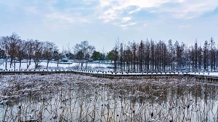 雪落玉湖 如诗如画