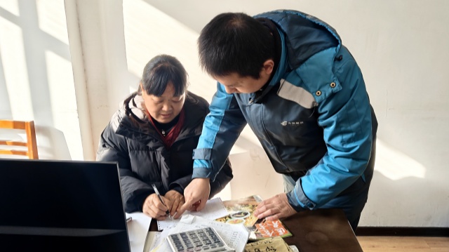 　用脚步丈量责任以真心传递温暖  　　&mdash;&mdash;驻马店市邮政分公司投递员李栋的11年坚守