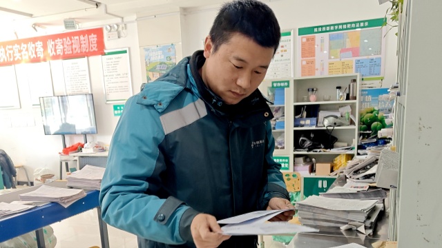 　用脚步丈量责任以真心传递温暖  　　&mdash;&mdash;驻马店市邮政分公司投递员李栋的11年坚守
