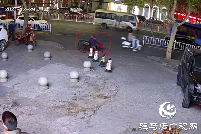 驻马店:乐山大道路面破损 政企联动及时修复