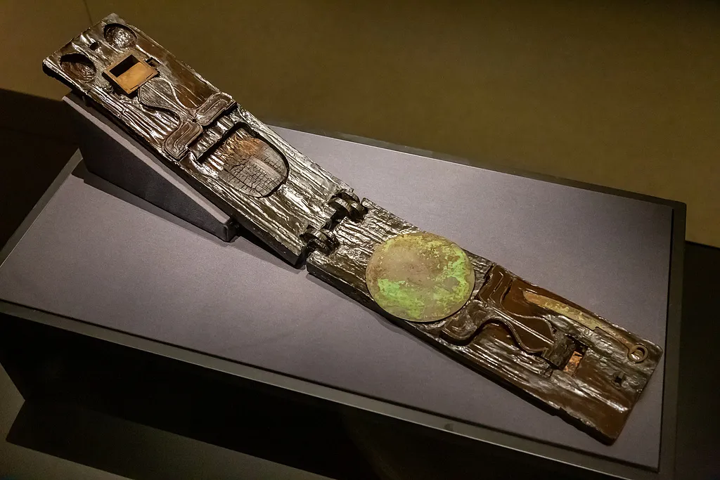 设计合理、携带方便 这就是战国便携“梳妆盒”