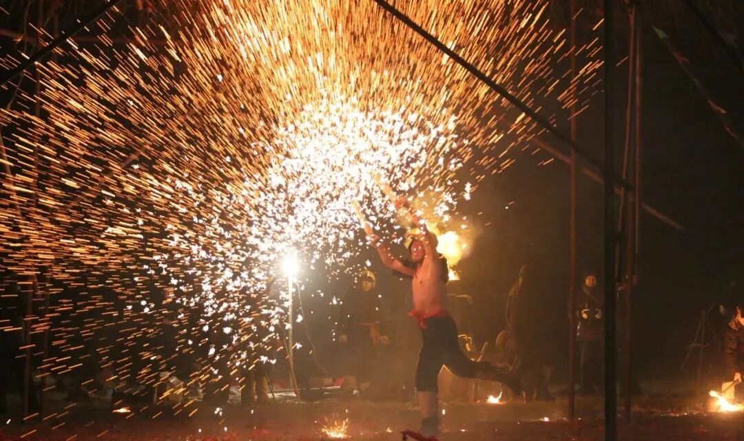 千年铁花放时代光芒 | 驻马店国家级非遗确山打铁花代表性传承人杨建军荣获百度百科年度影响力个人