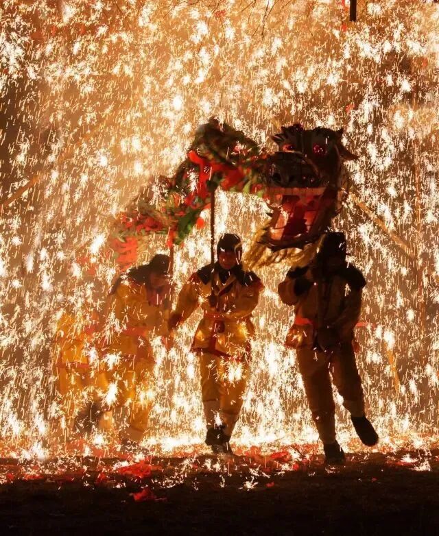 千年铁花放时代光芒 | 驻马店国家级非遗确山打铁花代表性传承人杨建军荣获百度百科年度影响力个人