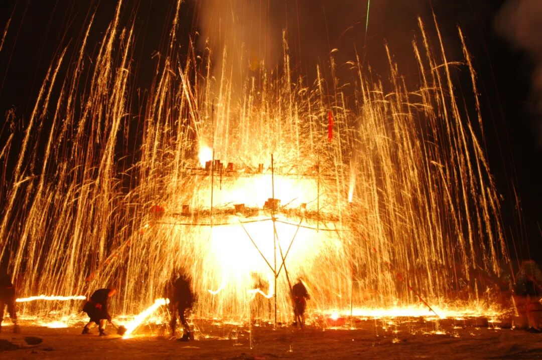 千年铁花放时代光芒 | 驻马店国家级非遗确山打铁花代表性传承人杨建军荣获百度百科年度影响力个人