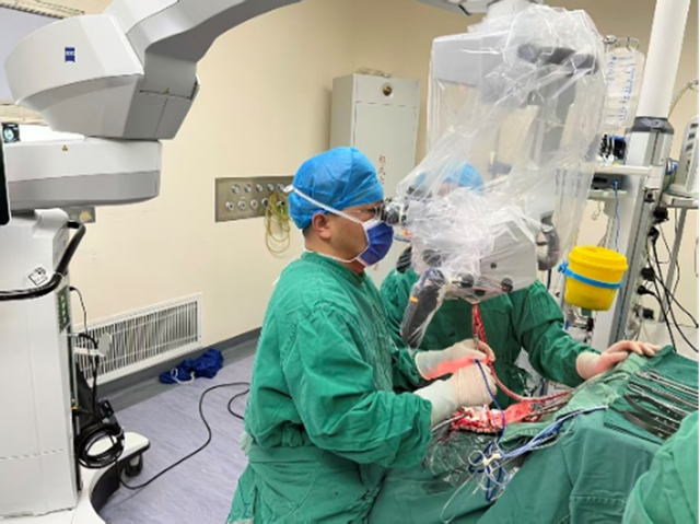 头痛昏迷险丧命！驻马店第一人民医院神经外科团队生死竞速为患者拆除“颅内炸弹”