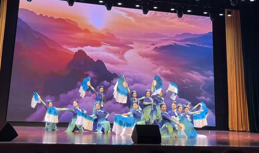 驻马店幼儿师范高等专科学校五年制大专部迎新春晚会暨教学成果汇报演出圆满举行