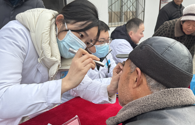 军民鱼水情 健康暖人心——驻马店市第二中医院深入驿城区老河乡老关庄村开展爱心义诊活动