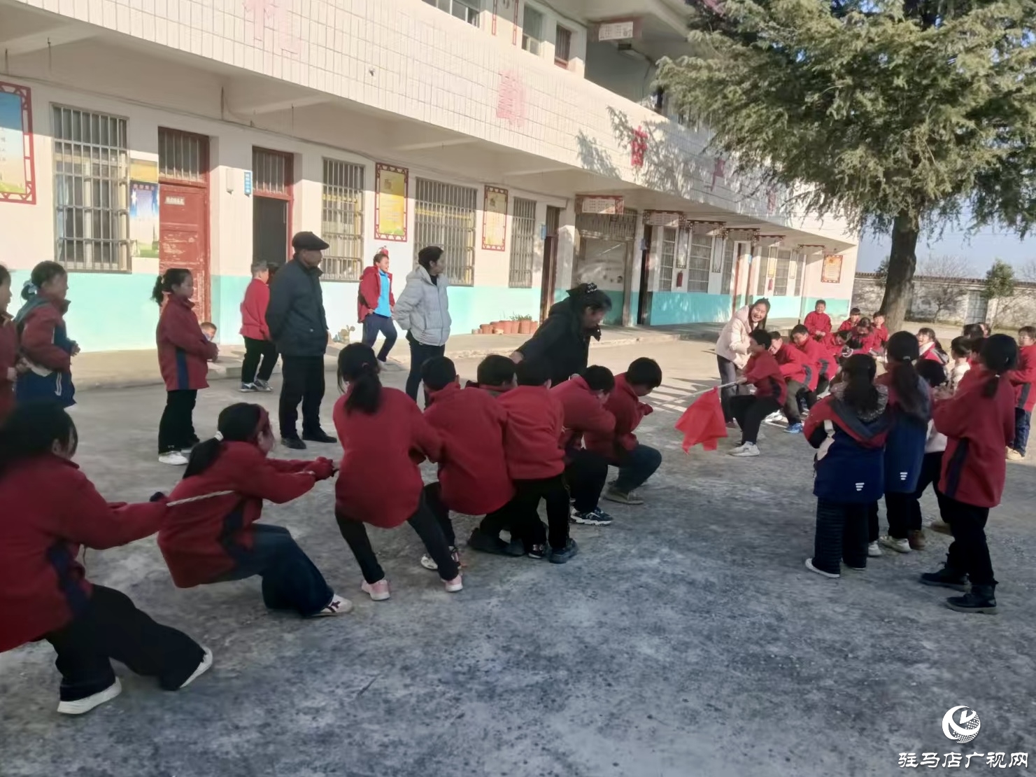 正阳县彭桥乡大陈小学举办校园冬季运动会