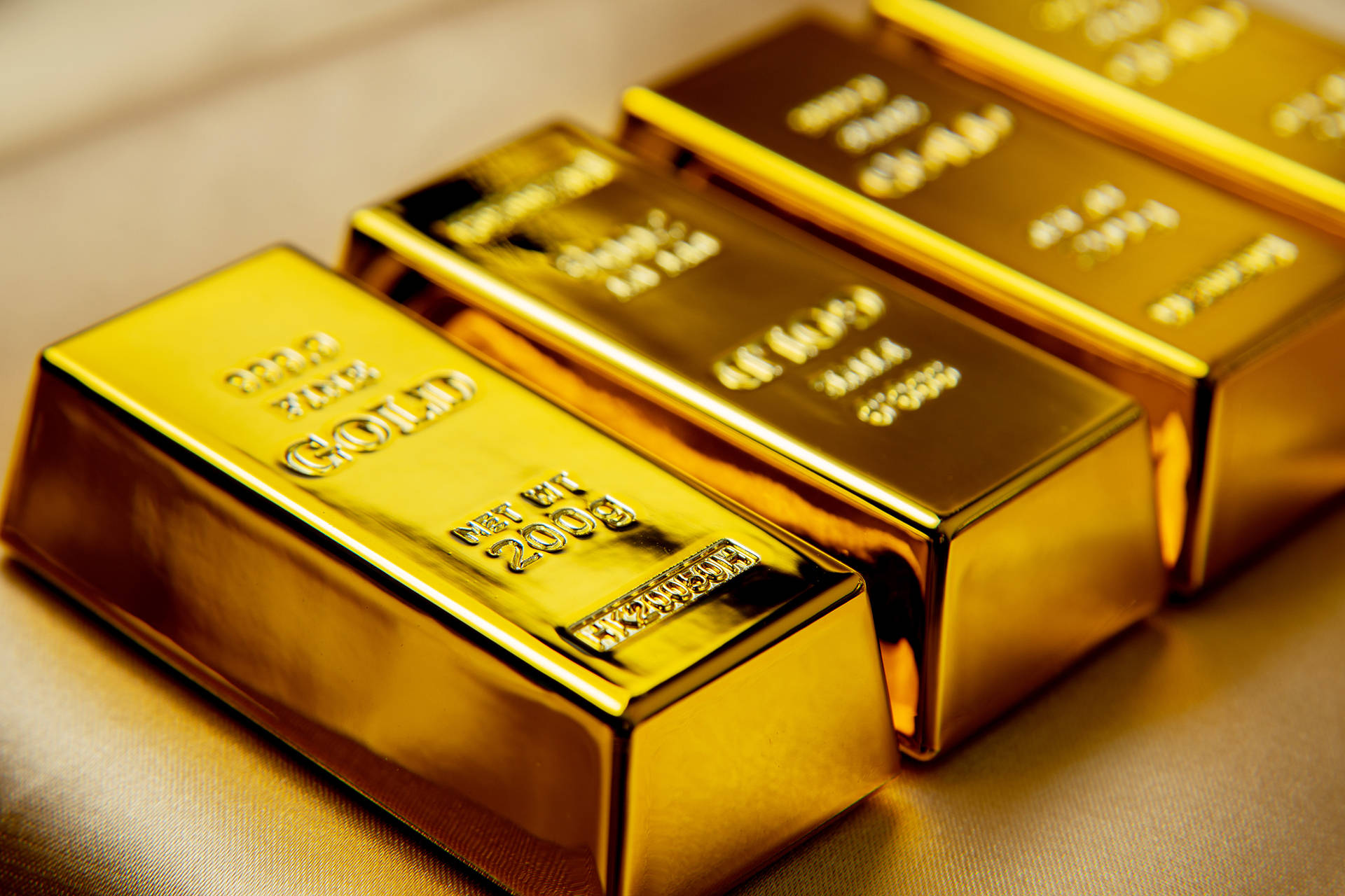 国际金价去年涨幅约70%，为何如此强势？