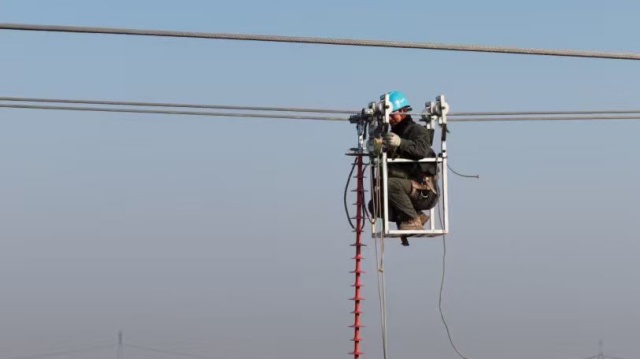 国网驻马店供电公司：开展线路防舞动治理 筑牢度冬安全防线