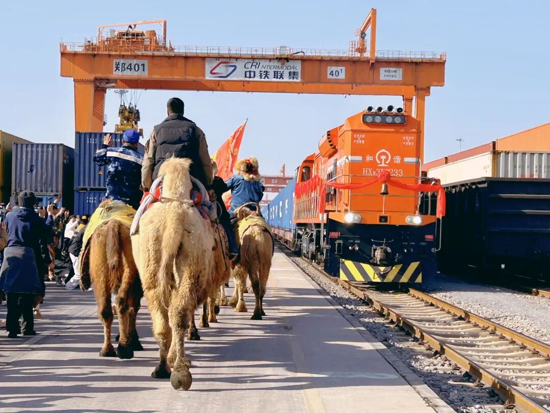 驼铃与汽笛共鸣！郑州上演丝路“古今同框”
