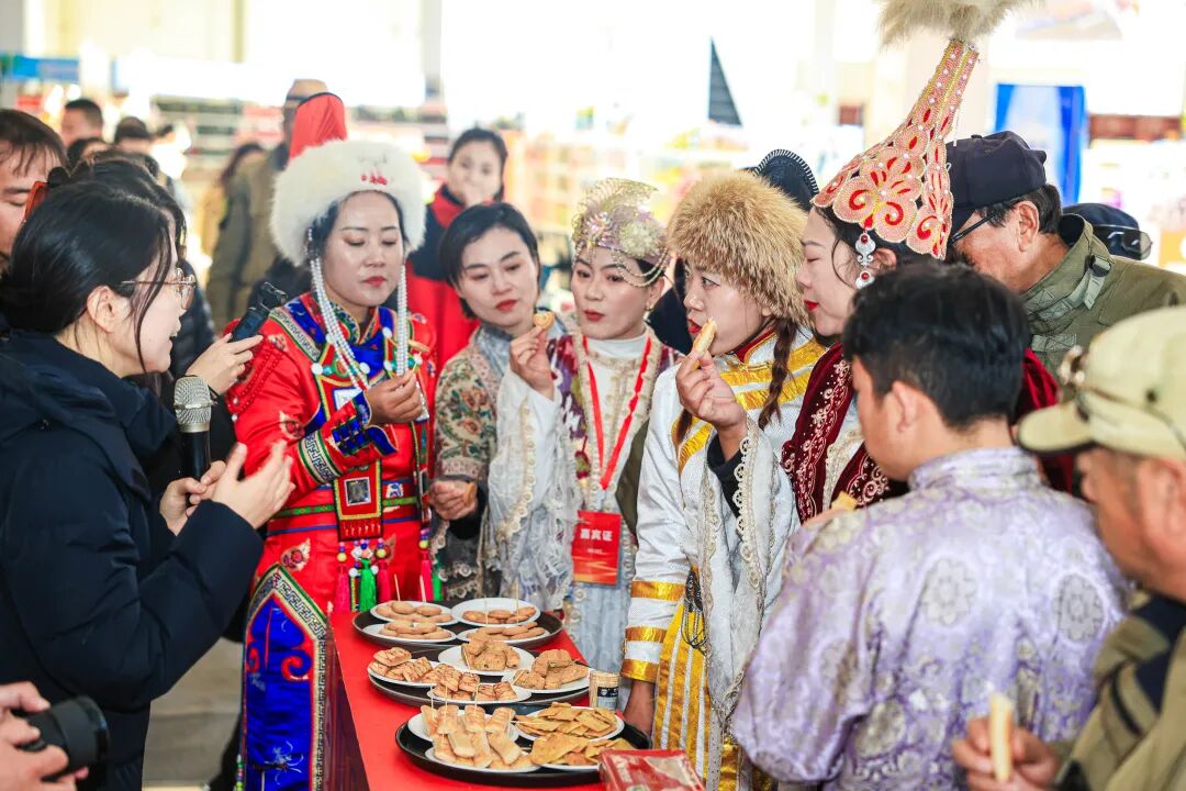 驼铃与汽笛共鸣！郑州上演丝路“古今同框”