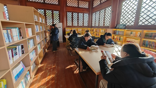 书香赋能成长 光明点亮阅读——国网上蔡县供电公司开展读书活动