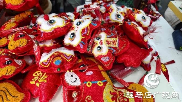 驿城区古城街道：喜庆用品生产带动村民增收致富