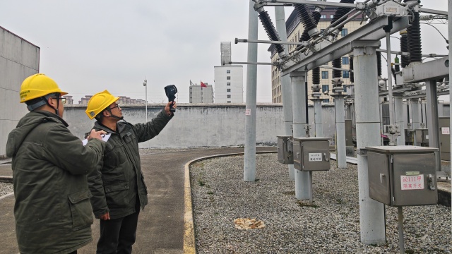 国网泌阳县供电公司：全力应对强降雪天气