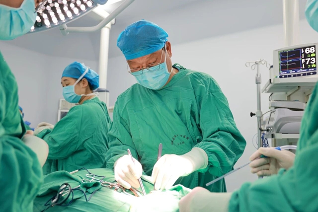 剥离血管斑块=赶走&ldquo;老糊涂&rdquo;？！71岁作家的&ldquo;痴呆假象&rdquo;，一台手术就破解